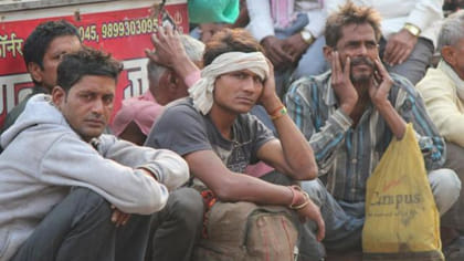 नोएडा में महंगी गैस ने तोड़ी कमर, दिहाड़ी मजदूर काम छोड़ पलायन को मजबूर