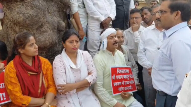 मिर्ज़ापुर में 6 घंटे तक धरने पर बैठीं पल्लवी पटेल, जानें क्या मामला