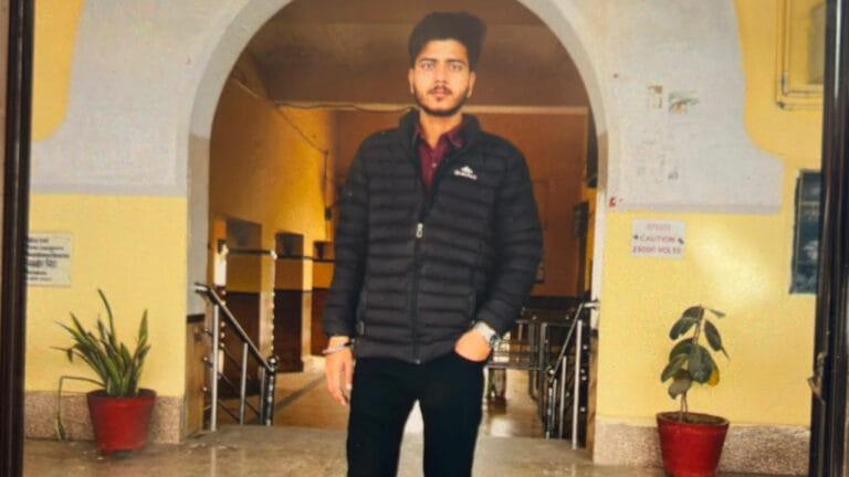 यूपी कॉलेज में प्रिंसिपल के सामने छात्र को मारी गोली, कैंपस में तनाव