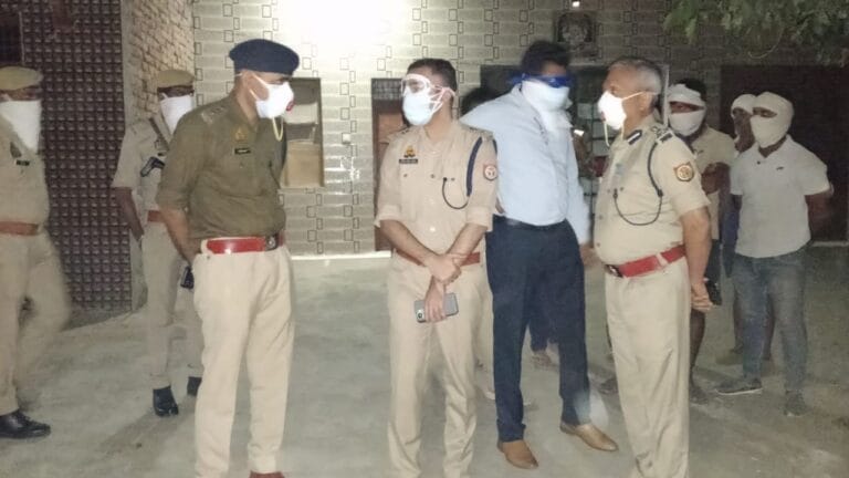 आगरा में जहरीली गैस के रिसाव से मचा हड़कंप, खेतों की ओर भागा पूरा गांव