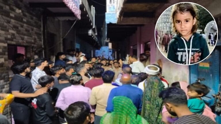 आगरा में मासूम की हत्या के बाद भारी बवाल, किरायेदार के कमरे से मिला शव