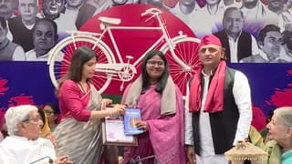 अखिलेश ने शुरू किया अपनी दादी और मां के नाम पर महिला सम्मान समारोह, खेल में पूनम यादव तो चिकित्सा में नैय्यरा शकील को दिया अवॉर्ड