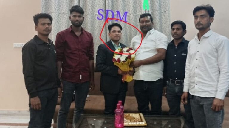 26वीं शादी करने गोरखपुर आया था फेक IAS, लेकिन घर पर शौचालय तक नहीं है