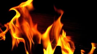 चौकी के अंदर झुलसा युवक, परिजन बोले- पेट्रोल छिड़ककर पुलिस ने लगाई आग; हड़कंप