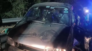 होली से पहले पसरा मातम, हाथरस में एक्सप्रेसवे पर डबल डेकर बस और इको कार में टक्कर, 6 की मौत