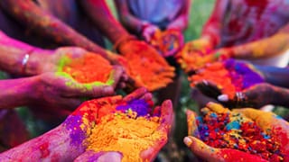 गाजीपुर के इस गांव में एक दिन बाद मनाई जाती है होली, जानें क्यों किया जाता है ऐसा