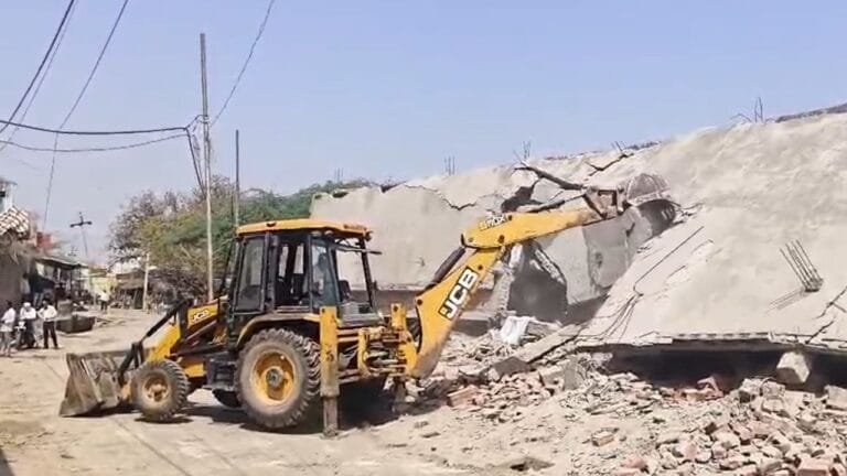 HPCL डबल मर्डर केस: आरोपी अजय सिंह की 6 दुकानों पर चला बुलडोजर