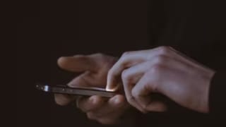 पत्नी को 8 दिन तक कमरे में कैद रखा, गर्म चिमटे से दागा, अब इंटरनेट पर अश्लील तस्वीरें डाल पति ने लगाई ऑनलाइन बोली