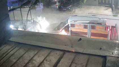 नशे में युवक ने कानपुर ARTO के घर में ठोंकी गाड़ी, बची गॉर्ड की जान