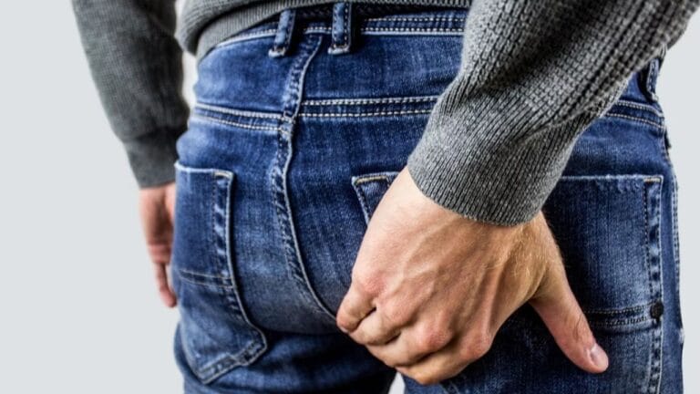 पाइल्स सर्जरी पर नहीं मिली छुट्टी, लोको पायलट ने पैंट उतार दिखाए सबूत