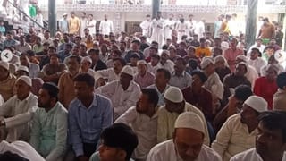 खामेनेई की याद में मातम! UP के इस शहर में नहीं होगा ईद का जश्न, काली पट्टी बांधकर नमाज