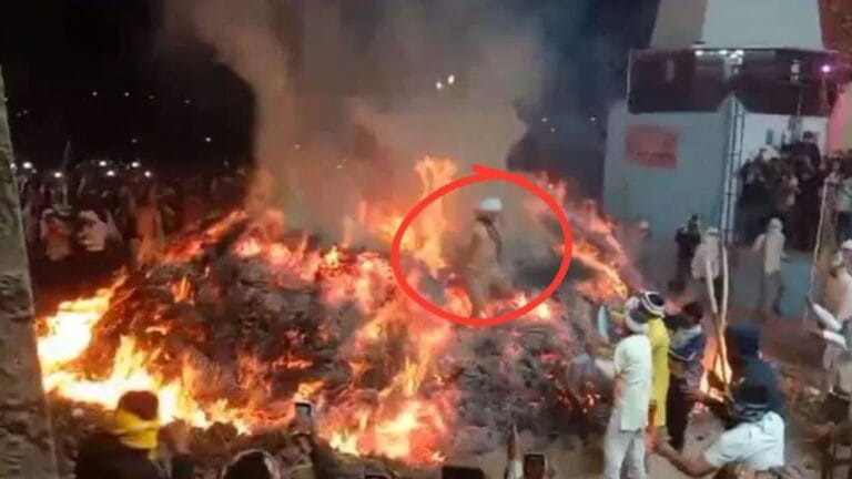 30 फीट ऊंची आग की लपटों से निकले संजू पंडा, बिल्कुल भी नहीं झुलसा शरीर