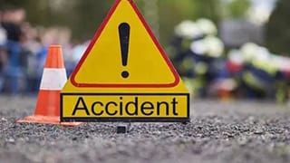 शादी का कार्ड बांटने निकले थे दो दोस्तों को डंपर ने मारी टक्कर, मौत