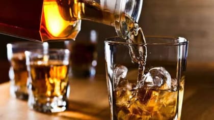 UP में देसी शराब की दुकान पर अब नहीं बिकेगा सिर्फ एक ही ब्रांड