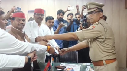 अपर्णा यादव के खिलाफ थाने पहुंचे सपा कार्यकर्ता, झंडा जलाने का है आरोप