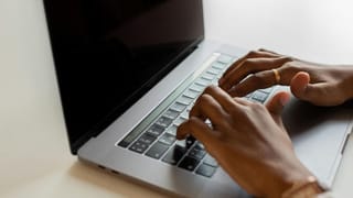 कानपुर में DM ने तीन क्लर्क को डिमोट कर बना दिया गया चपरासी, 1 मिनट में 25 शब्द नहीं कर पाए थे टाइप