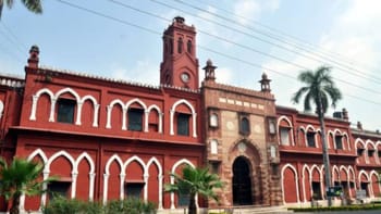 'काटकर दफना देंगे…' AMU में डॉक्टर से बदसलूकी, पुलिस ने बचाई जान