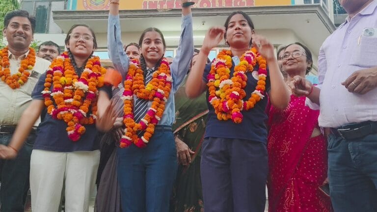 UP बोर्ड परीक्षा में सोने सी चमकी बाराबंकी की बेटियां, रच डाला इतिहास