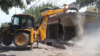 अब बरेली में भी 100 से ज्यादा दुकानों पर चला बुलडोजर, जद में मस्जिद भी, रोते-बिलखते दिखे दुकानदार