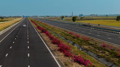 गंगा एक्सप्रेस-वे पर मुफ्त सफर खत्म, वाहनों से इतना लिया जा रहा टोल
