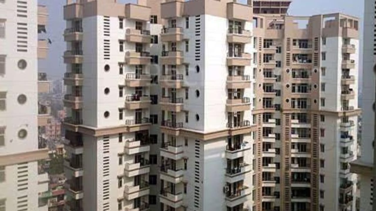 अलकनंदा संग सरस्वती-घाघरा पर भी मड़राया संकट, दहशत में लोग; जर्जर हाल में गाजियाबाद के आवासीय टॉवर्स… Photos