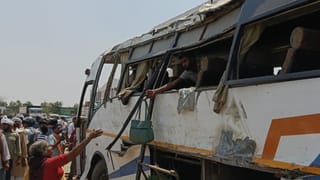 गाजीपुर में बेकाबू होकर पलट गई बेकाबू बस, 30 से अधिक लोग घायल, एक महिला ने तुरंत तोड़ दिया दम