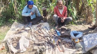 गन्ने के खेत में पकड़ी तमंचा फैक्ट्री, असलहे देख हैरान रह गई पुलिस; पंचायत चुनाव के लिए बना रहे थे हथियार