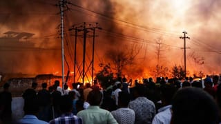 10KM दूर तक दिखती लपटें, जान बचाने के लिए इधर-उधर भागते लोग…आग लगने के बाद लखनऊ में ऐसा था मंजर