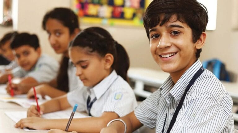 5 लाख फाइन और… लखनऊ में मनमानी फीस वसूलने वाले स्कूलों की खैर नहीं