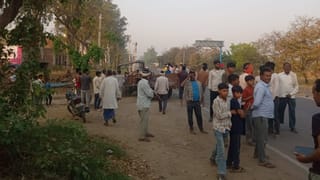 मुरादाबाद में डंपर की टक्कर से ट्रैक्टर-ट्रॉली के परखच्चे उड़े, 2 की मौत, 20 घायल