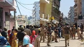 नोएडा में आज भी बवाल, सड़कों पर उतरे सैंकड़ों मजदूर, पत्थरबाजी करते प्रदर्शनकारियों को पुलिस ने खदेड़ा