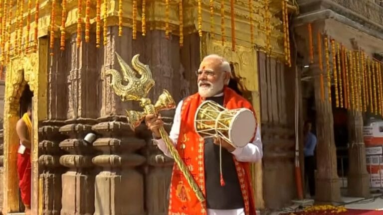 सुबह रोड शो, फिर विश्वनाथ पूजन; बाबा के सामने PM ने क्या लिया संकल्प?