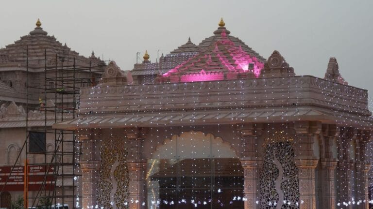 29 अप्रैल को राम जन्मभूमि के शिव मंदिर पर धर्म ध्वजा फहराएंगे CM योगी