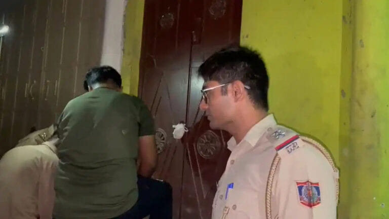 बलिया में स्पा सेंटर पर दिल्ली पुलिस का छापा, 7 लड़कियों को छुड़ाया