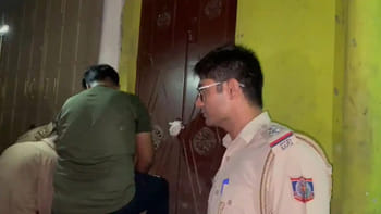 बलिया में स्पा सेंटर पर दिल्ली पुलिस का छापा, 7 लड़कियों को छुड़ाया