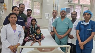 पेट दर्द से परेशान 2 साल की बच्ची के पेट में निकला 1.5KG का ट्यूमर, अब KGMU के डॉक्टर्स ने दी नई जिंदगी