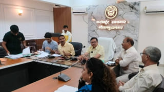 RTE दाखिलों को लेकर नोएडा DM सख्त; बैठक में नहीं पहुंचे ये 10 स्कूल, नोटिस जारी