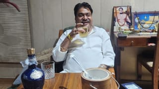 ‘जीते जी उसे बचाऊंगा…’ जाम छलकाते हुए राजा भैया के ‘भाई’ ने पोस्ट की फोटो, भाभी को क्यों किया टैग?