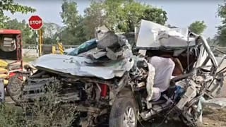 कैंची धाम जा रहे थे 7 दोस्त, बाराबंकी में हाईवे पर ट्रेलर में जा घुसी इनोवा, 4 की मौत, 3 घायल