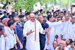 ग्राम प्रधानों की नाराजगी मोल नहीं लेना चाहती है योगी सरकार, इसलिए ले सकती है ये बड़ा फैसला