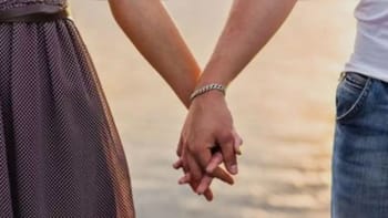 जिसके साथ लिव-इन में थी मां, उसी के साथ भाग गई बेटी; थाने पहुंची महिला