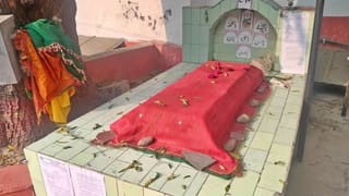 KGMU कैंपस की 6 मजारें लावारिस घोषित, अब बुलडोजर चलाने की तैयारी