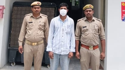 नोएडा में थूकते हुए पिज्जा बनाता दिखा रेस्टोरेंट का कर्मचारी, FIR दर्ज