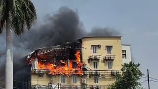 प्रयागराज के बिट्ठल होटल में लगी भीषण आग, 12 से अधिक लोग अंदर फंसे, रेस्क्यू ऑपरेशन जारी