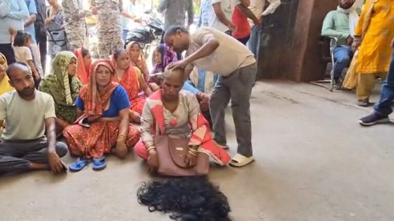 बीजेपी की महिला पार्षद ने सबके सामने कराया मुंडन, जानिए क्या है वजह