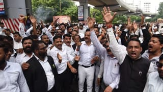 वकीलों ने ठप किया UP में न्यायिक सिस्टम, लाठी चार्ज के विरोध में शुरू किया धरना; देखें Photos