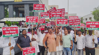 प्रयागराज: सपा में बगावत, अखिलेश के सामने विधायक के खिलाफ प्रदर्शन