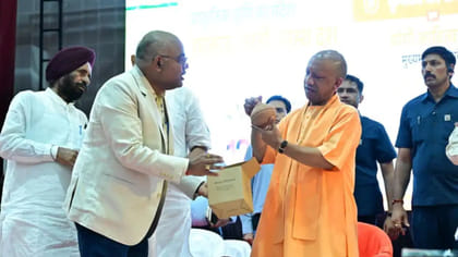 बिठूर की मिट्टी से बनी अनोखी गुल्लक, CM योगी भी बोले- बेहद खूबसूरत