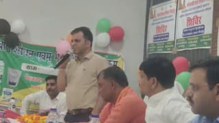 मिर्जापुर: सफाईकर्मी ने मंच से खोली सिस्टम की पोल तो भड़क गए BDO; माइक छिनवाया, धमकी भी दी