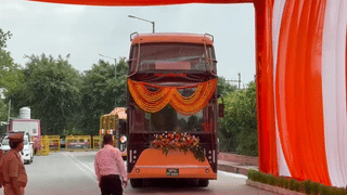 नोएडा से ग्रेटर नोएडा का सफर हुआ आसान, CM योगी ने 44 ई-बसों को दिखाई हरी झंडी